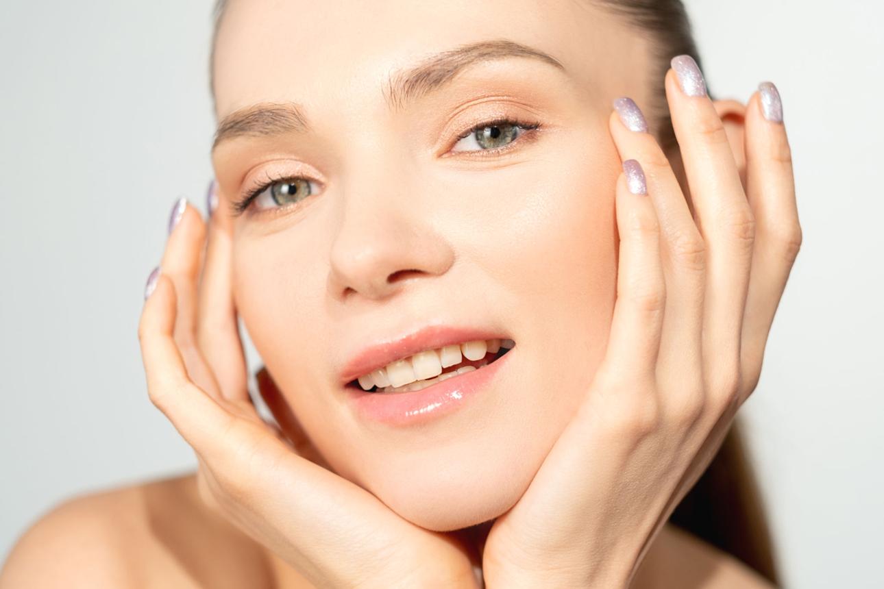 Dry skin hydration supported by collagen skincare