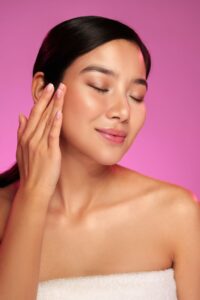  Woman with tired dull skin showing signs of dehydration and fatigue