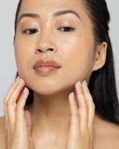 Smooth radiant facial skin supported by collagen serum care