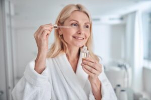 Dry skin hydration supported by collagen skincare